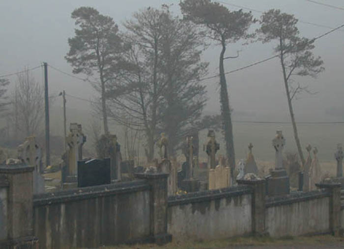 Cemetary in the mist--Ahilhill.jpg 40.2K